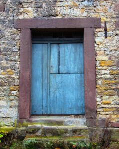 Porte bleue